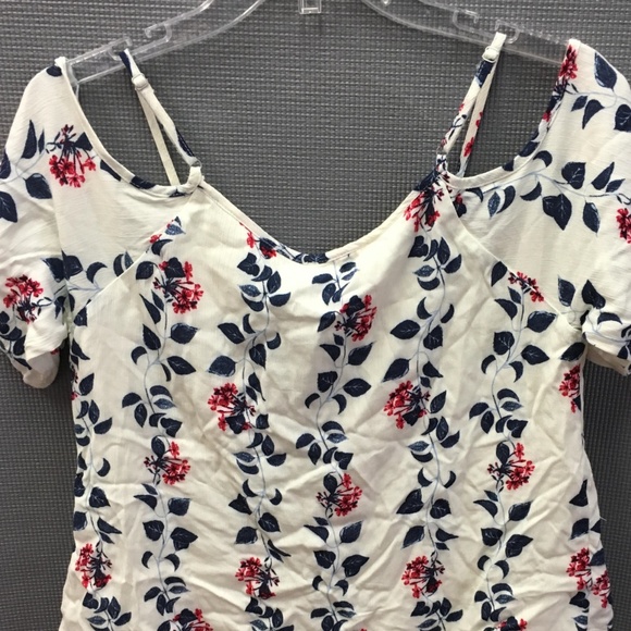 Langlock Cold Shoulder top - Picture 2 of 7